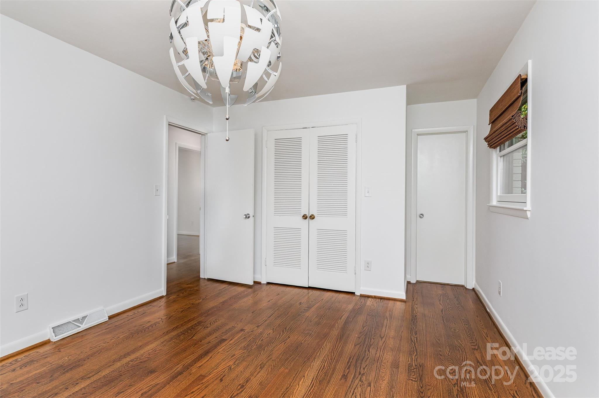 Charlotte, North Carolina 28226, United States, 4 Bedrooms Bedrooms, ,2 BathroomsBathrooms,Residential,Active,220008