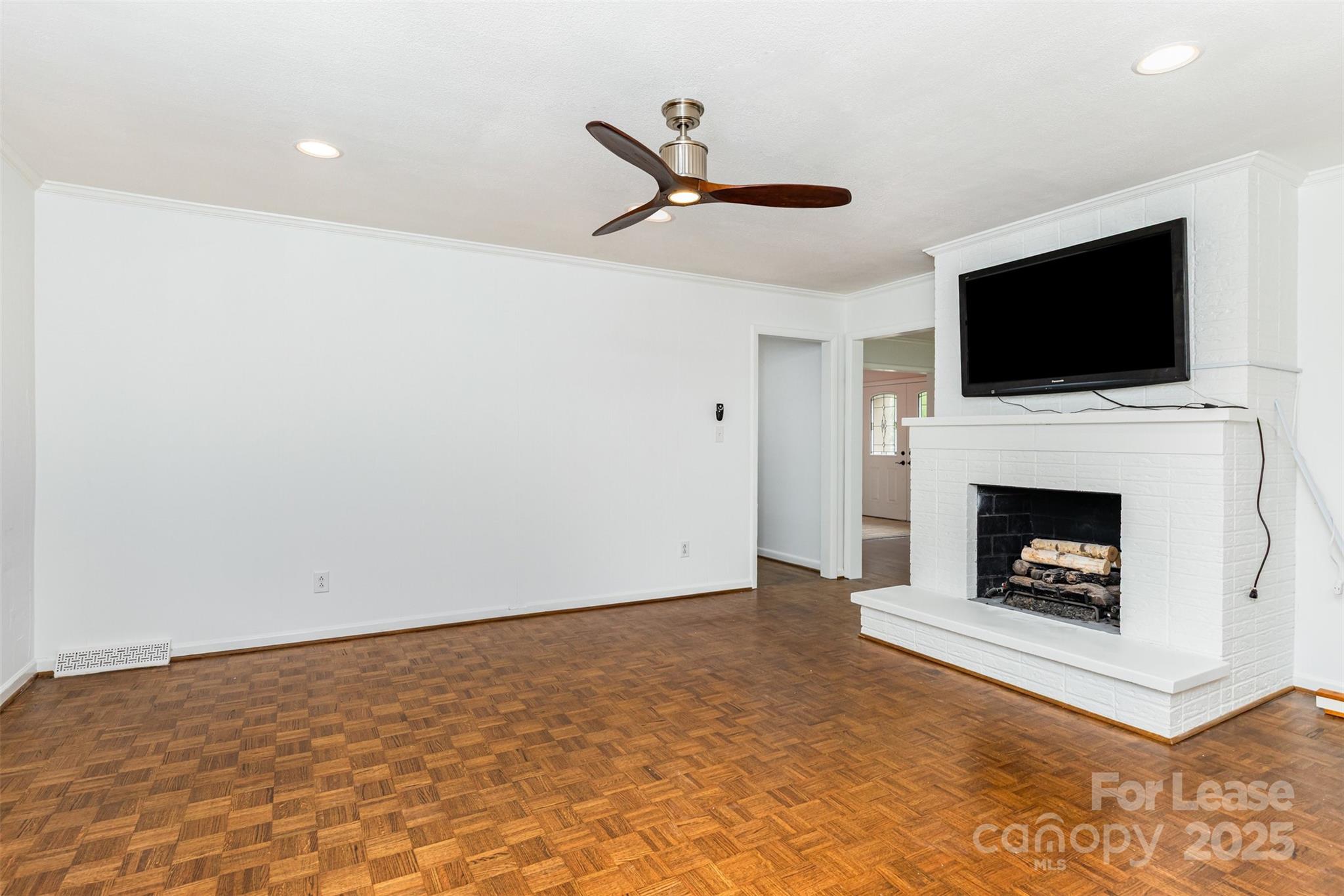 Charlotte, North Carolina 28226, United States, 4 Bedrooms Bedrooms, ,2 BathroomsBathrooms,Residential,Active,220008