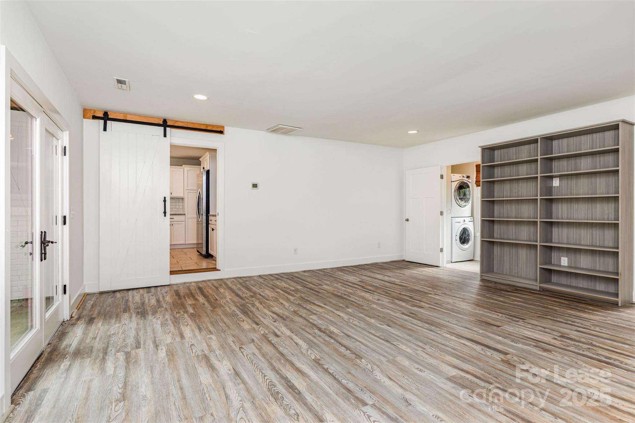 Charlotte, North Carolina 28226, United States, 4 Bedrooms Bedrooms, ,2 BathroomsBathrooms,Residential,Active,220008