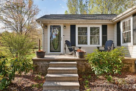Photo of 112 Gibbs Street, Hendersonville, NC 28739 (MLS # 4365052)