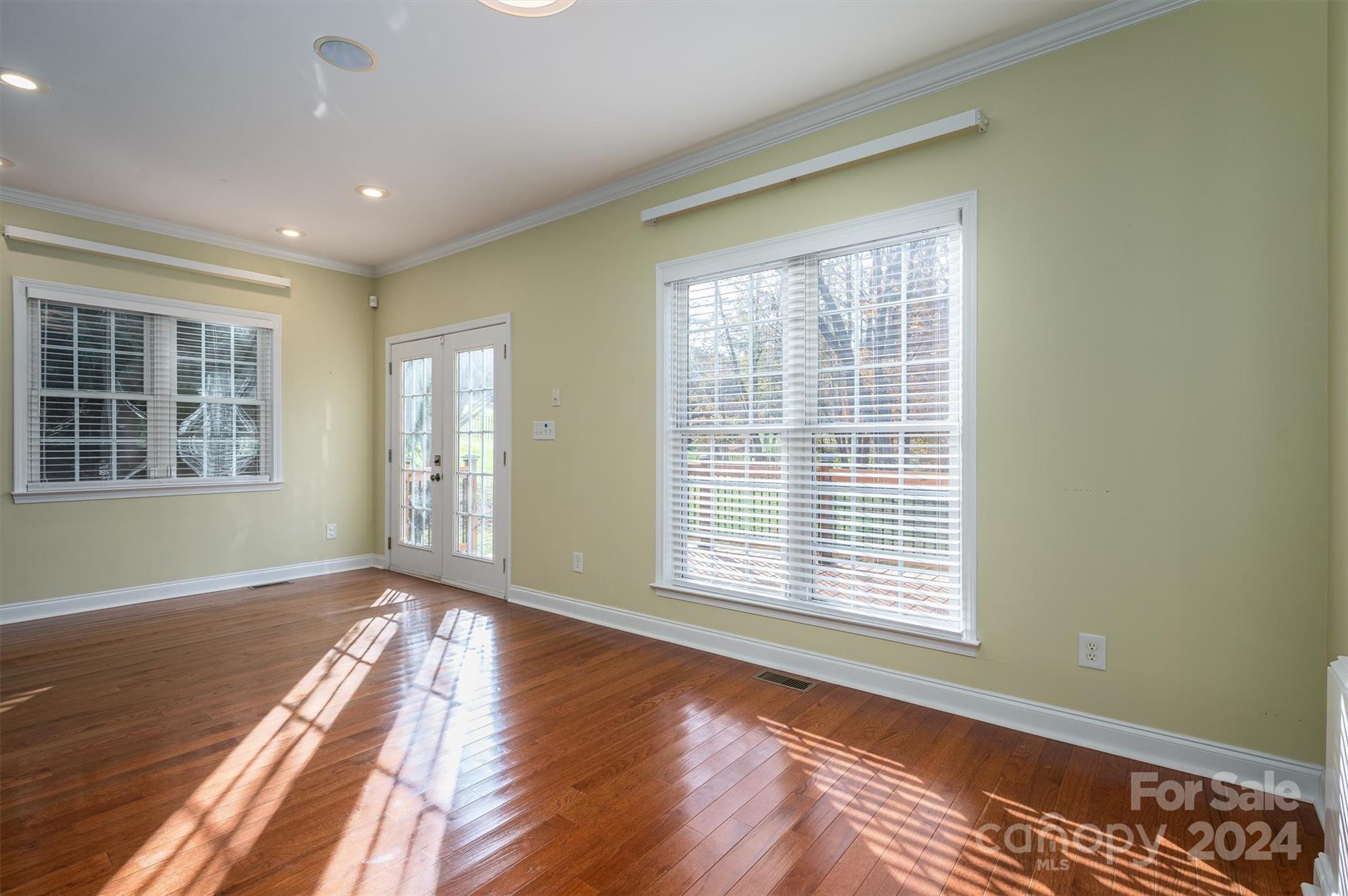 Lauren Woods - Residential