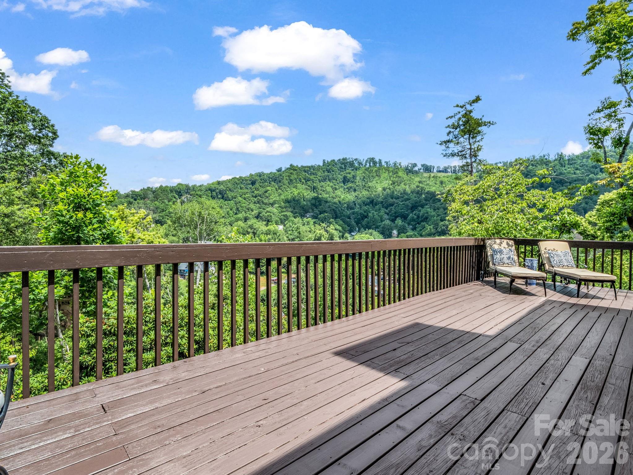 8 Sunny Ridge Drive
