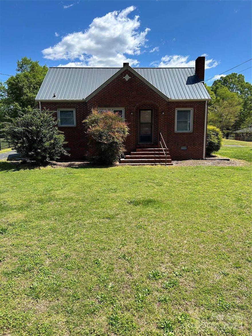 Amazing find close to downtown Albemarle in an up ad coming area. Just minutes from Hwy 24/27 and Stanly Tech. This cute bungalow offers full brick exterior and vinyl trimming. A front and side steps entrances. HVAV was replaced 3-4 years ago, metal roof installed 2 years ago. ALl interior rooms have been painted. This little jewel features updated flooring, Kitchen with granite counter tops and double built in sinks. Full bah has been redone as well to include a tub/shower insert. Corner lot with a lot of room in the back yard. Full circle paved driveway. THis home is pretty much turn key ready for it's new homeower or investor. Rent ready right now. Gas Fireplace located in family room along with a breakfast nook and open kitchen. Tons of cabinets and counter top space. Great 1ST Time Home Buyer Bungalow.