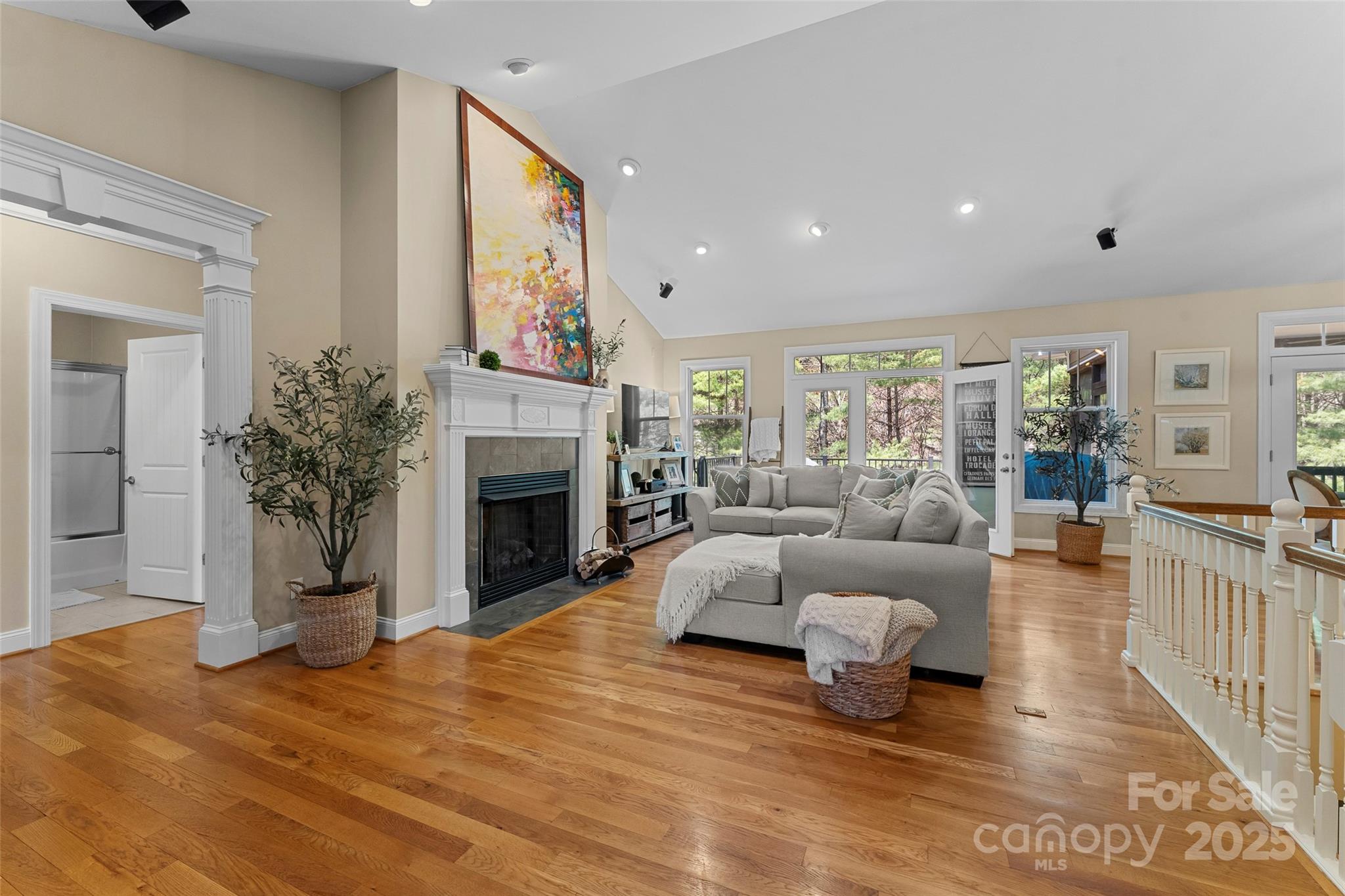 3015 Hickory Nut Trail