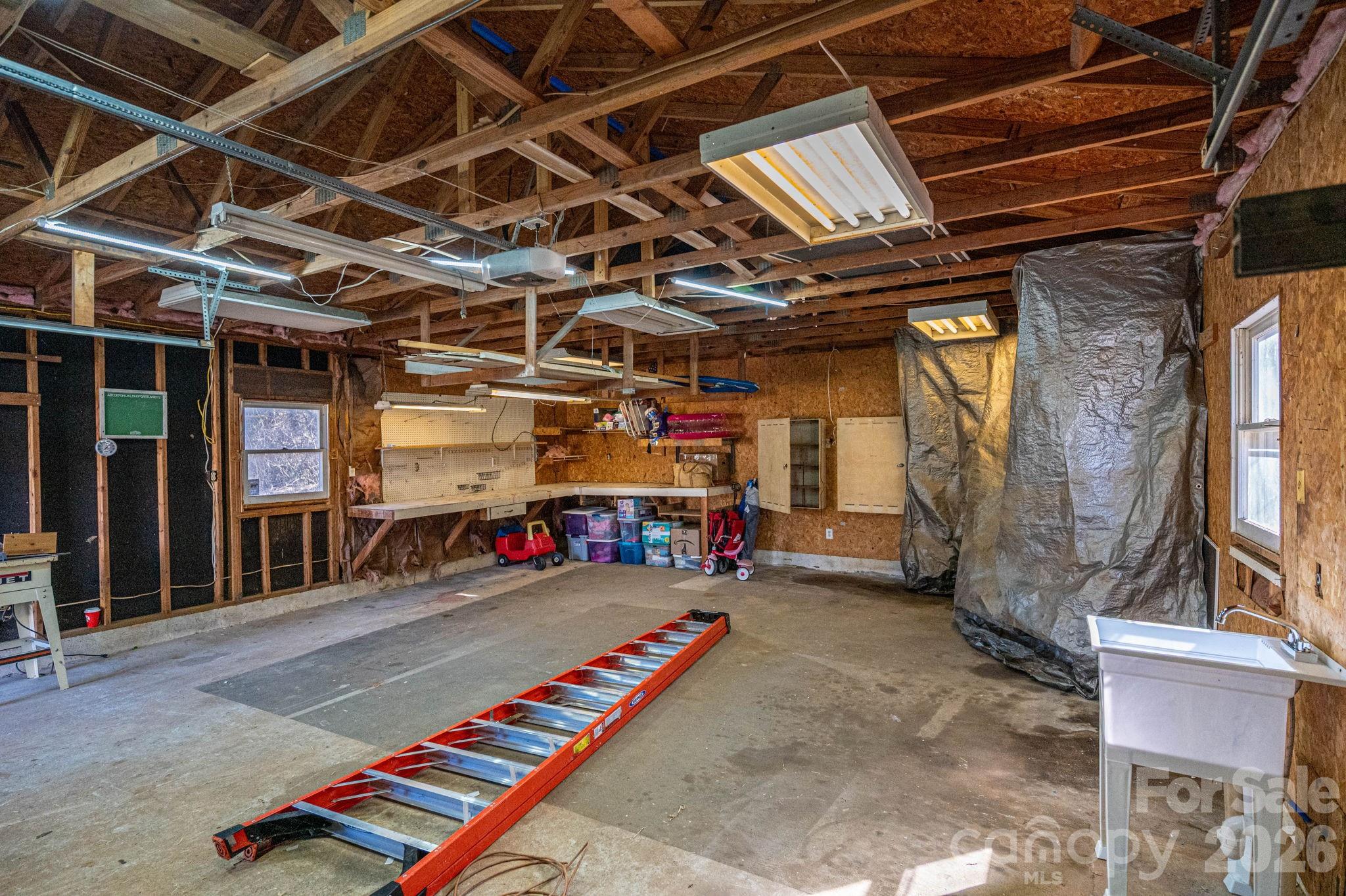 LINCOLN FOREST - Residential