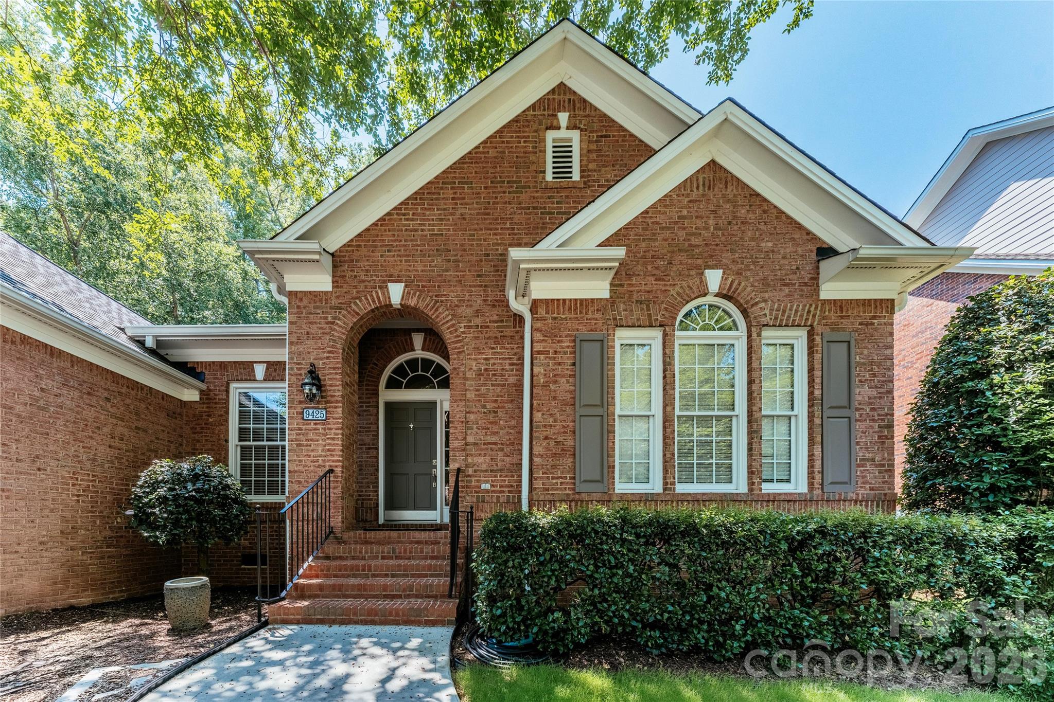 9425 Briarwick Lane