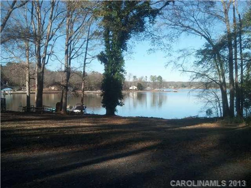 GREAT LEVEL LOT WITH HUGE VIEW OF MAIN CHANNEL, EXCELLENT LOCATION FOR EASY COMMUTE TO AIRPORT, DOWN TOWN CHARLOTTE BUT ENJOY LOW SC TAXES AND OUR WONDERFUL SCHOOLS.  ENJOY YOUR THIS HOME UNTIL YOU ARE READY TO BUILD YOUR DREAM HOME.  OVERSIZED LOT WITH OVER 220FT OF SHORELINE!