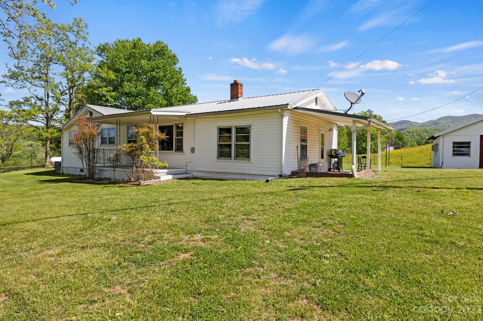 Photo 1 of 34 — 255 Cook Road, Hot Springs, NC 28743
