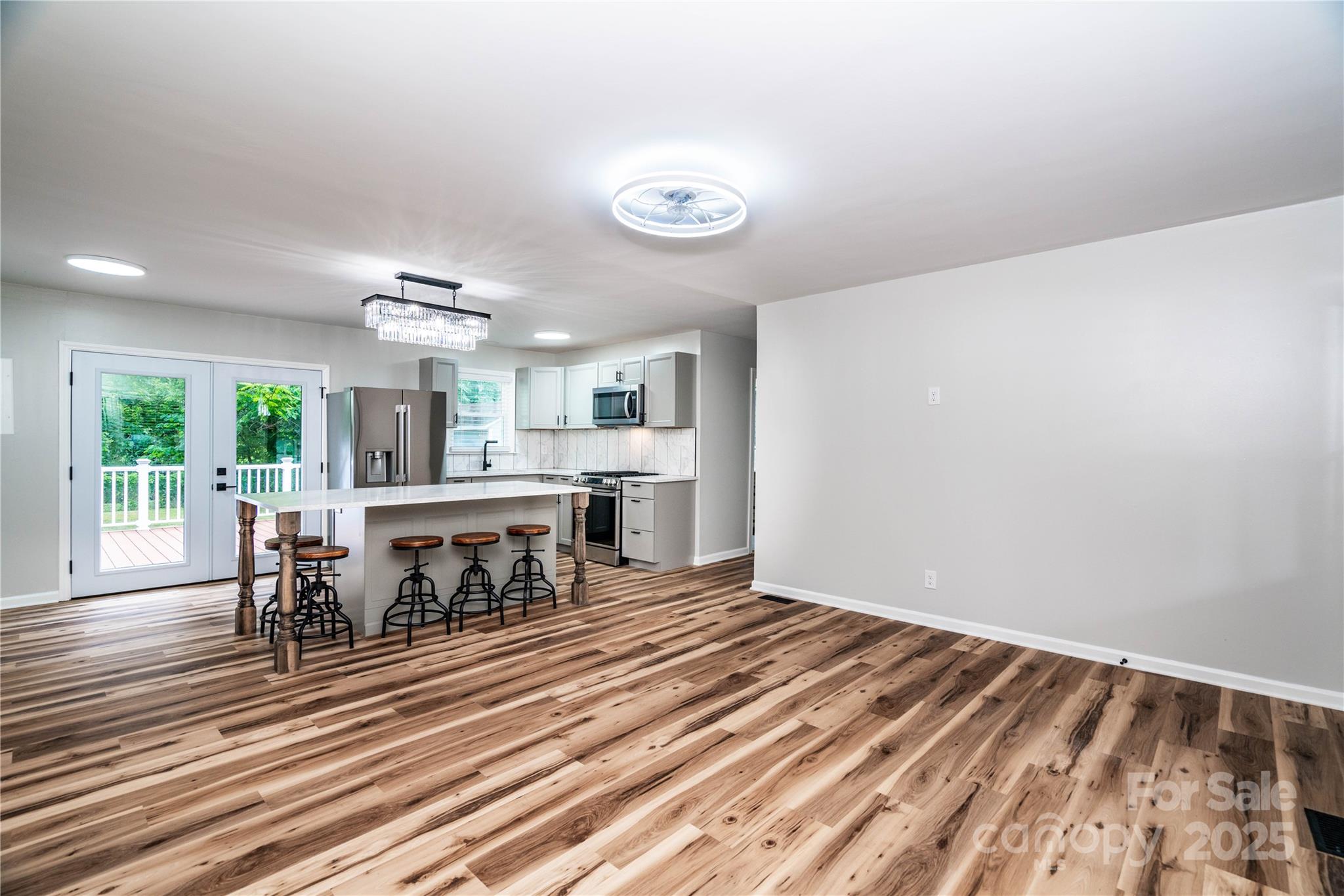 305 Linden Circle