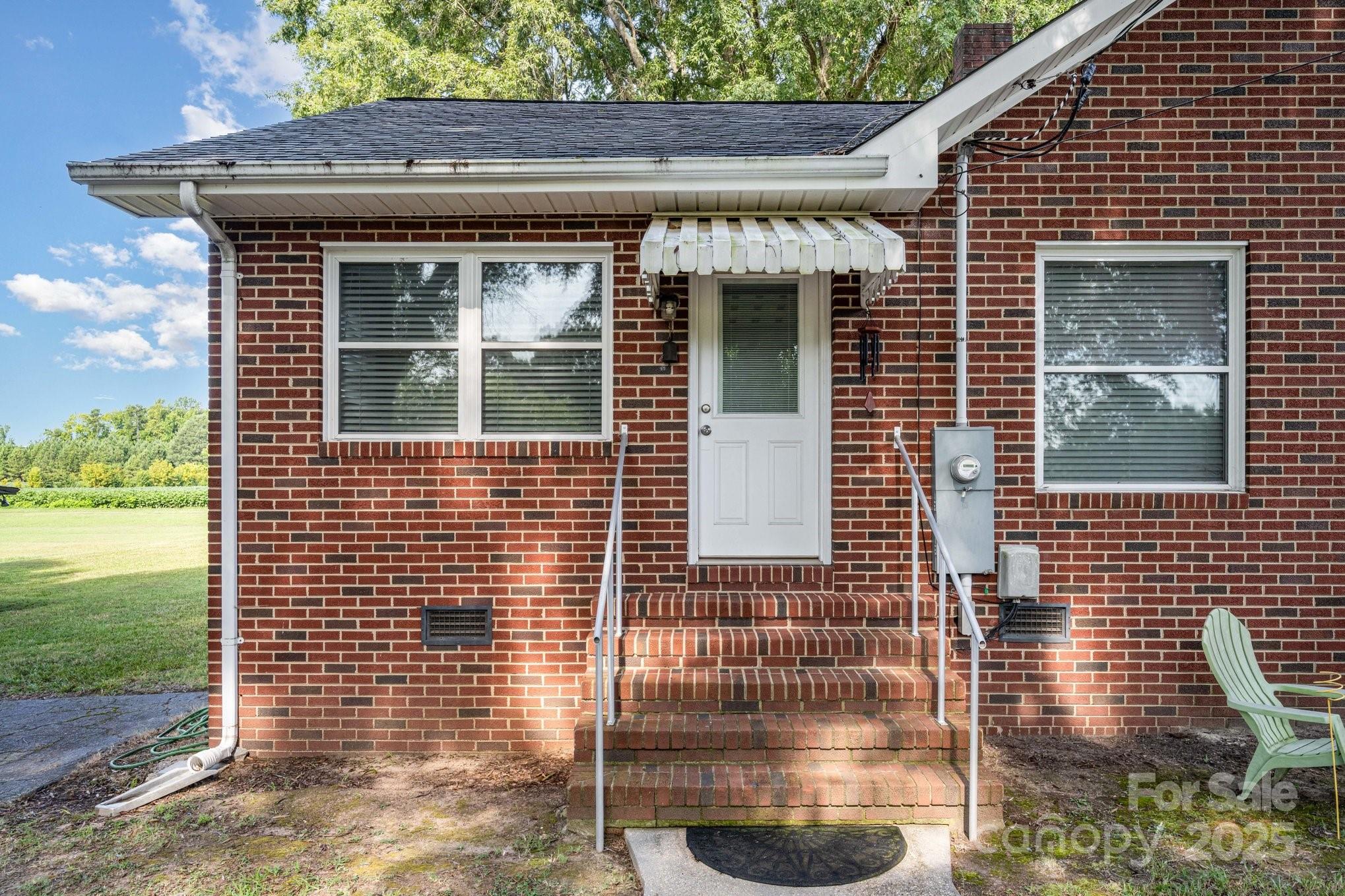 341 W Red Cross Road