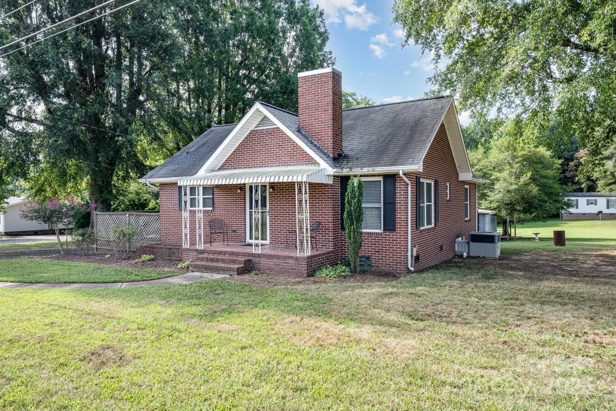341 W Red Cross Road