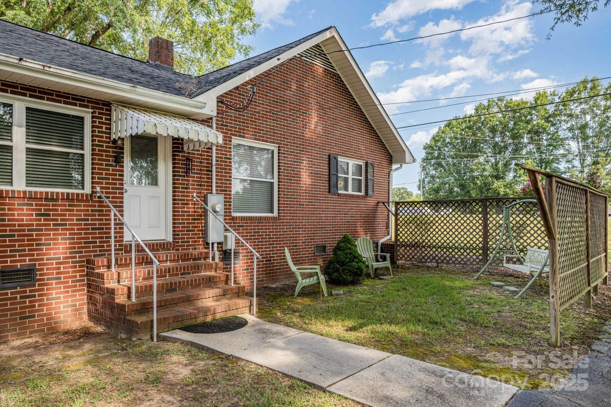 341 W Red Cross Road