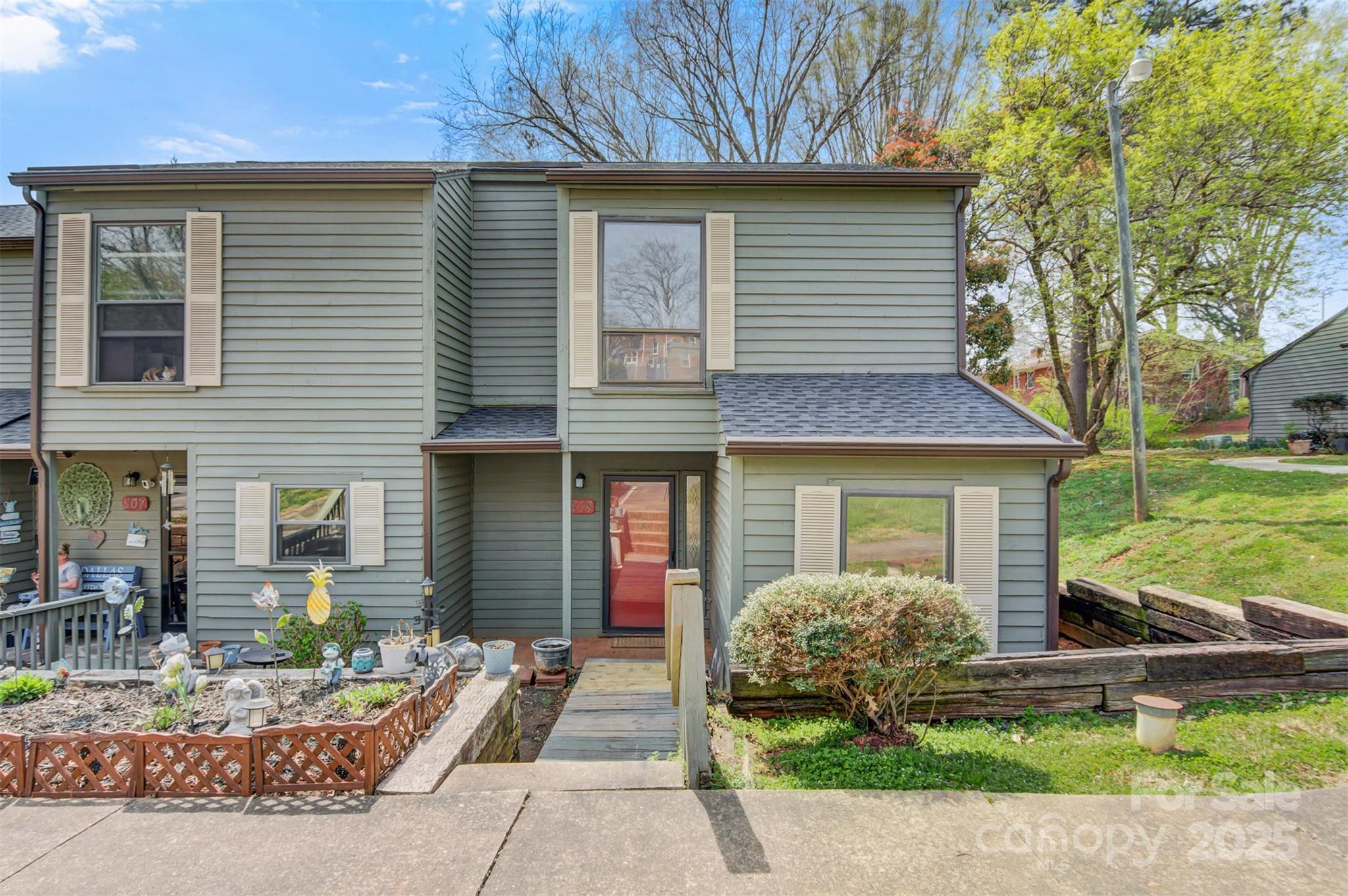 4340 N Center Street NE 508