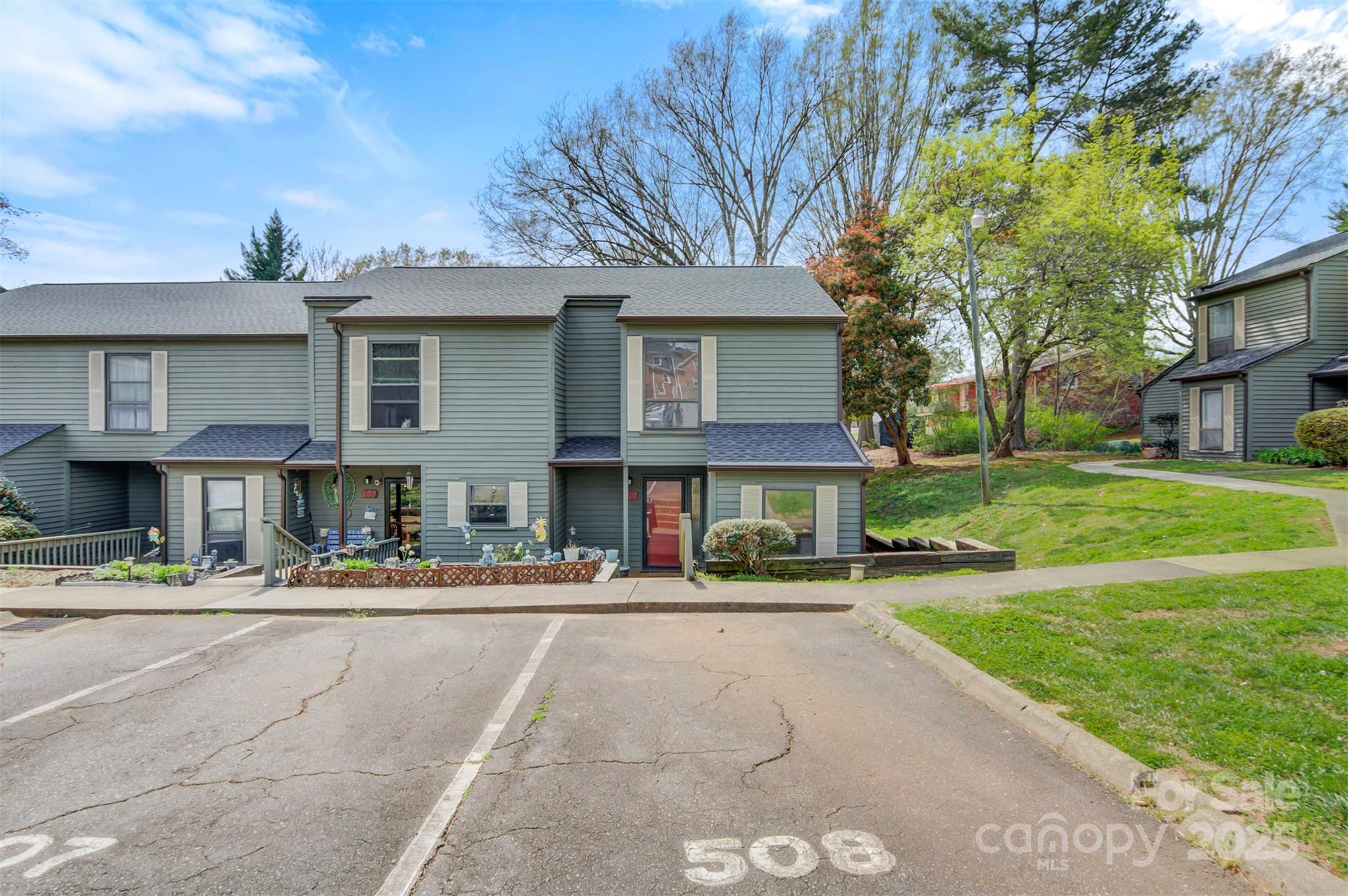 4340 N Center Street NE 508
