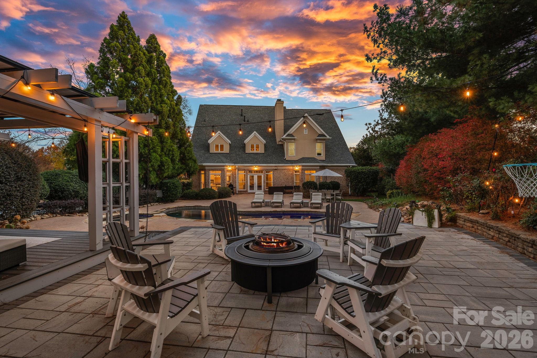 The Peninsula - Residential