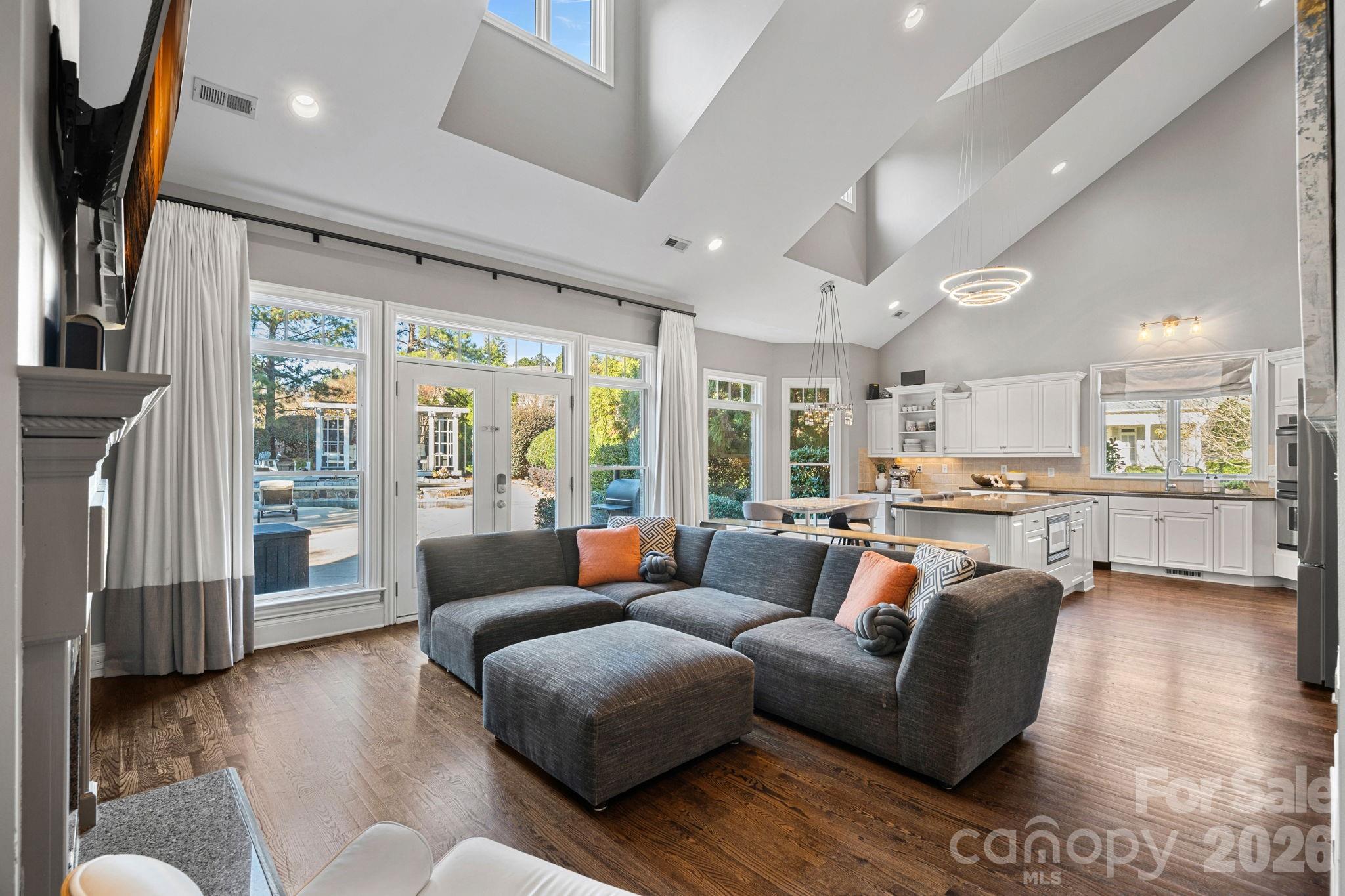 The Peninsula - Residential