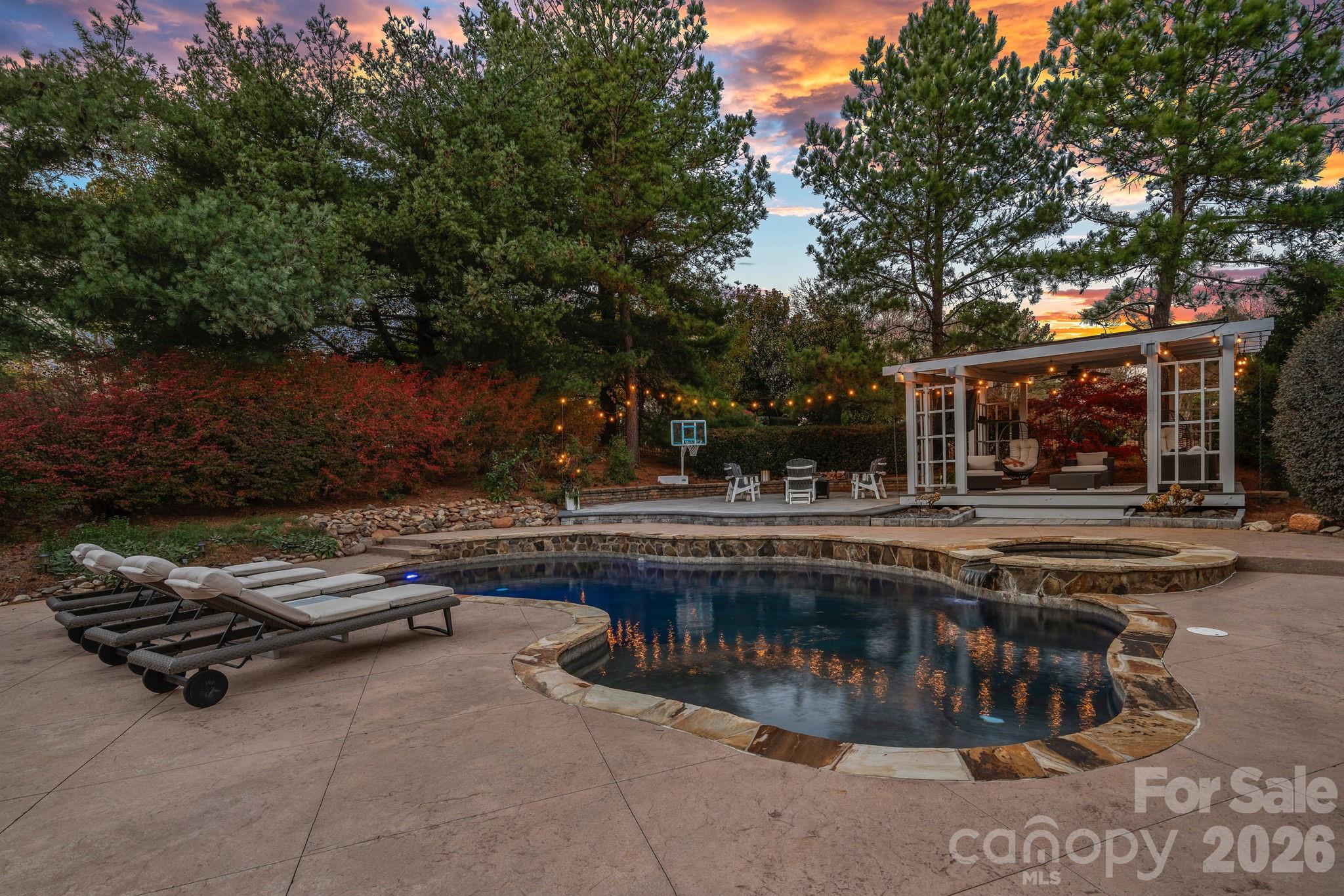 The Peninsula - Residential