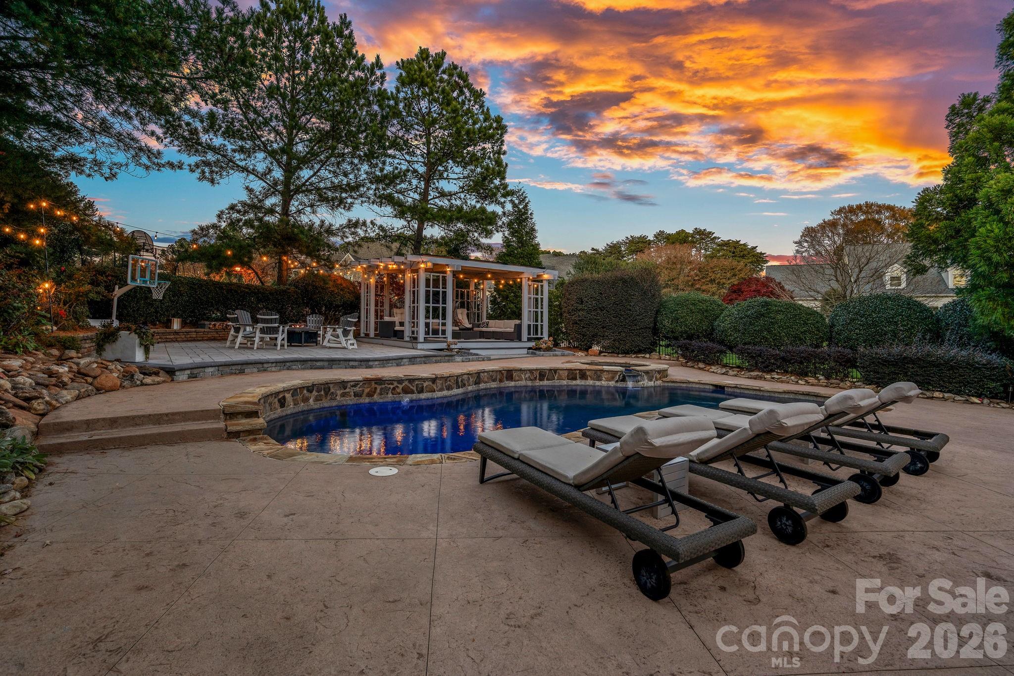 The Peninsula - Residential