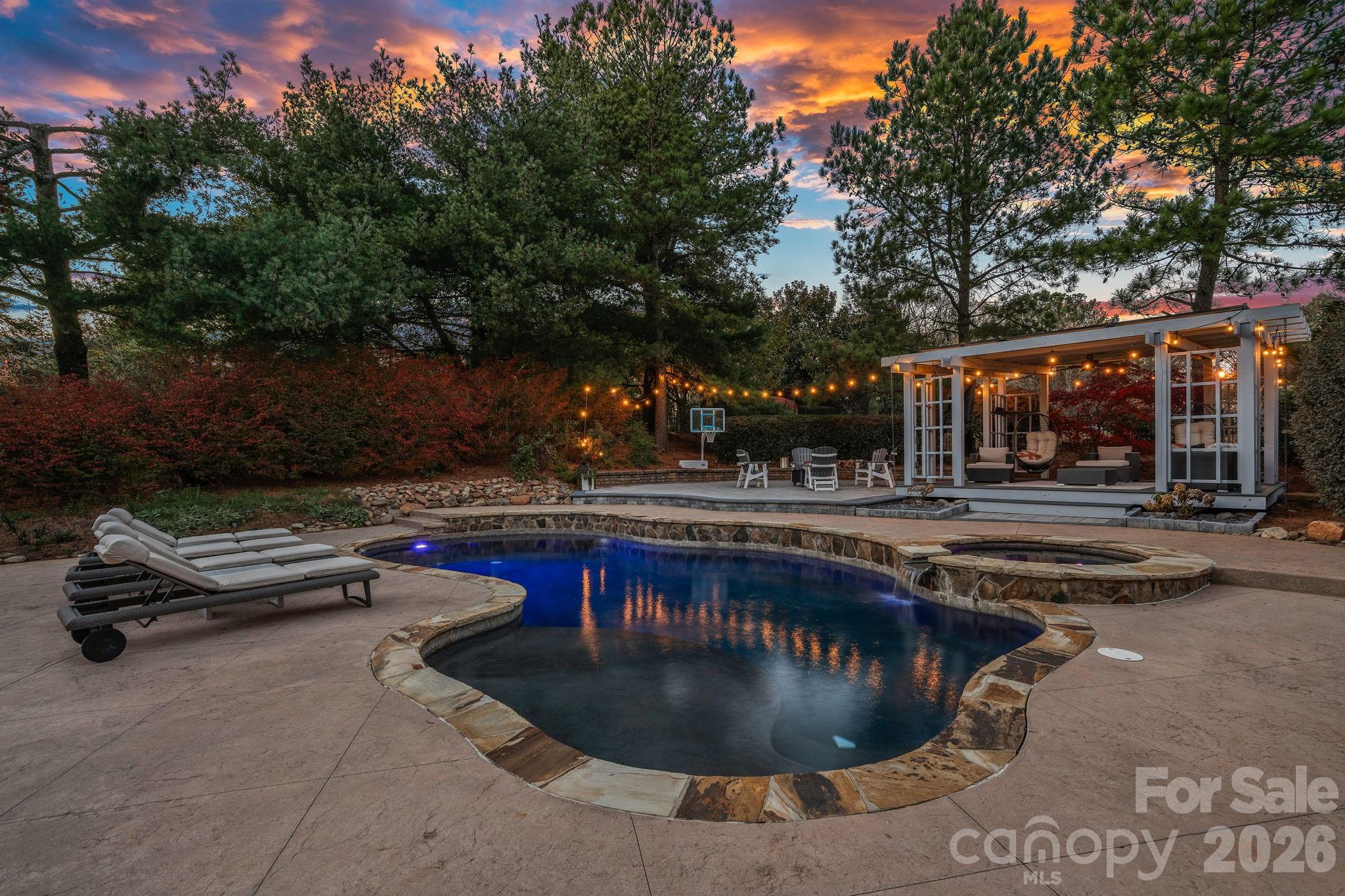 The Peninsula - Residential