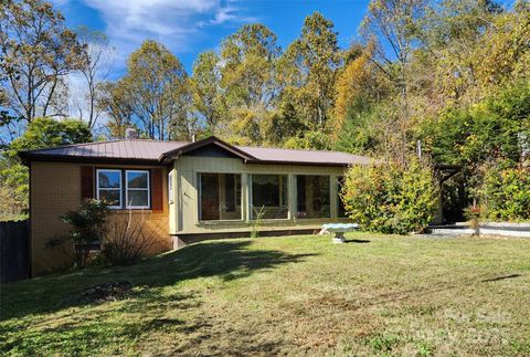 Photo of 127 Longview Drive, Hendersonville, NC 28791 (MLS # 4314317)