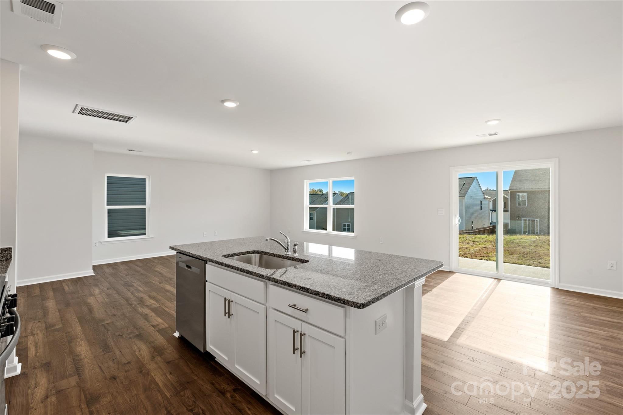 1450 Mammoth Road