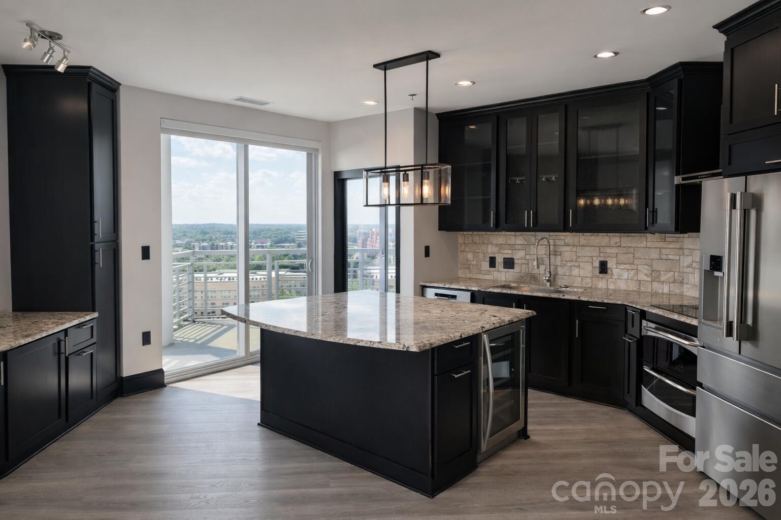 333 W Trade Street 907