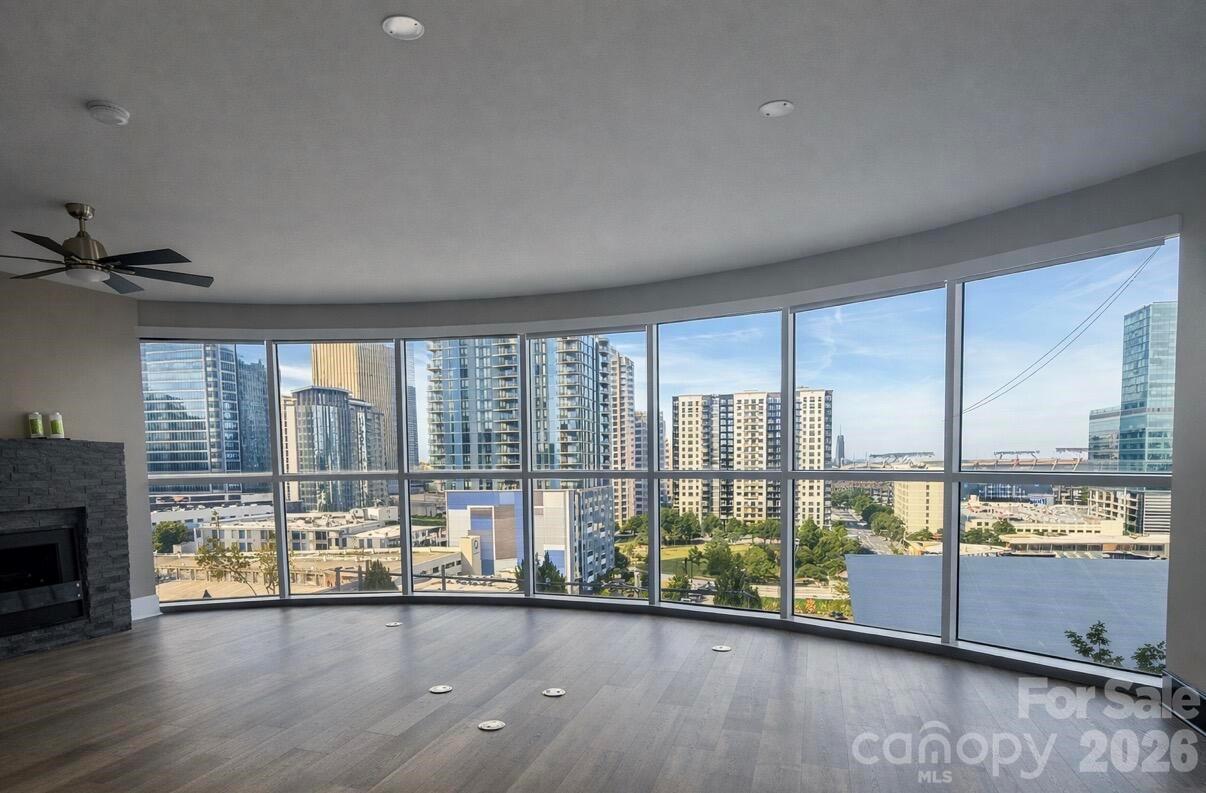 333 W Trade Street 907