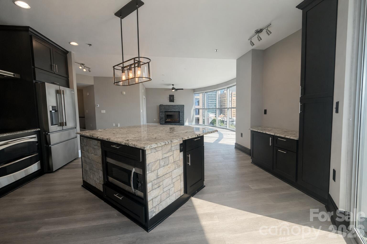 333 W Trade Street 907