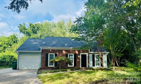 Photo of 2423 Emstead Court, Charlotte, NC 28210 (MLS # 4357622)