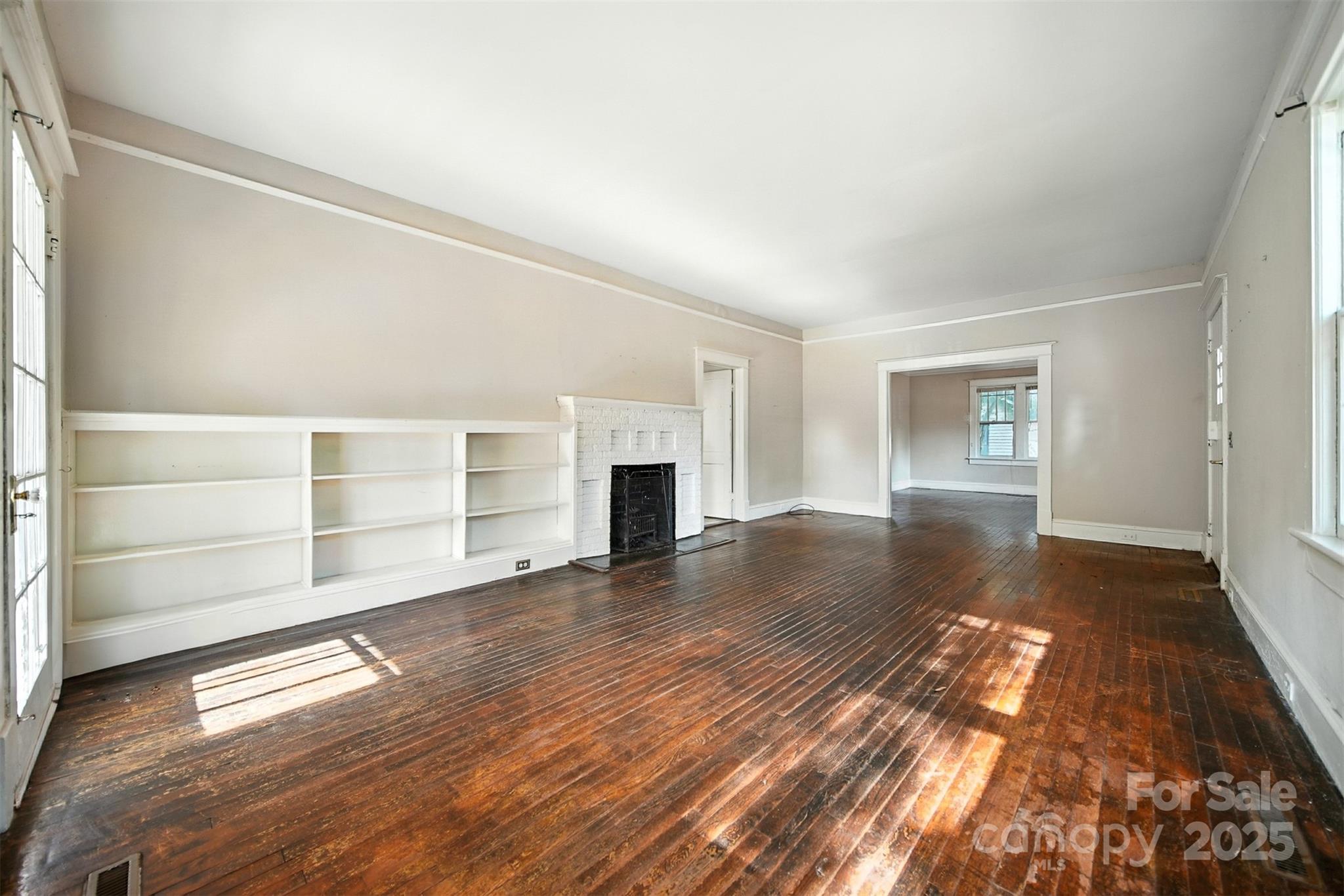 425 W 8th Street