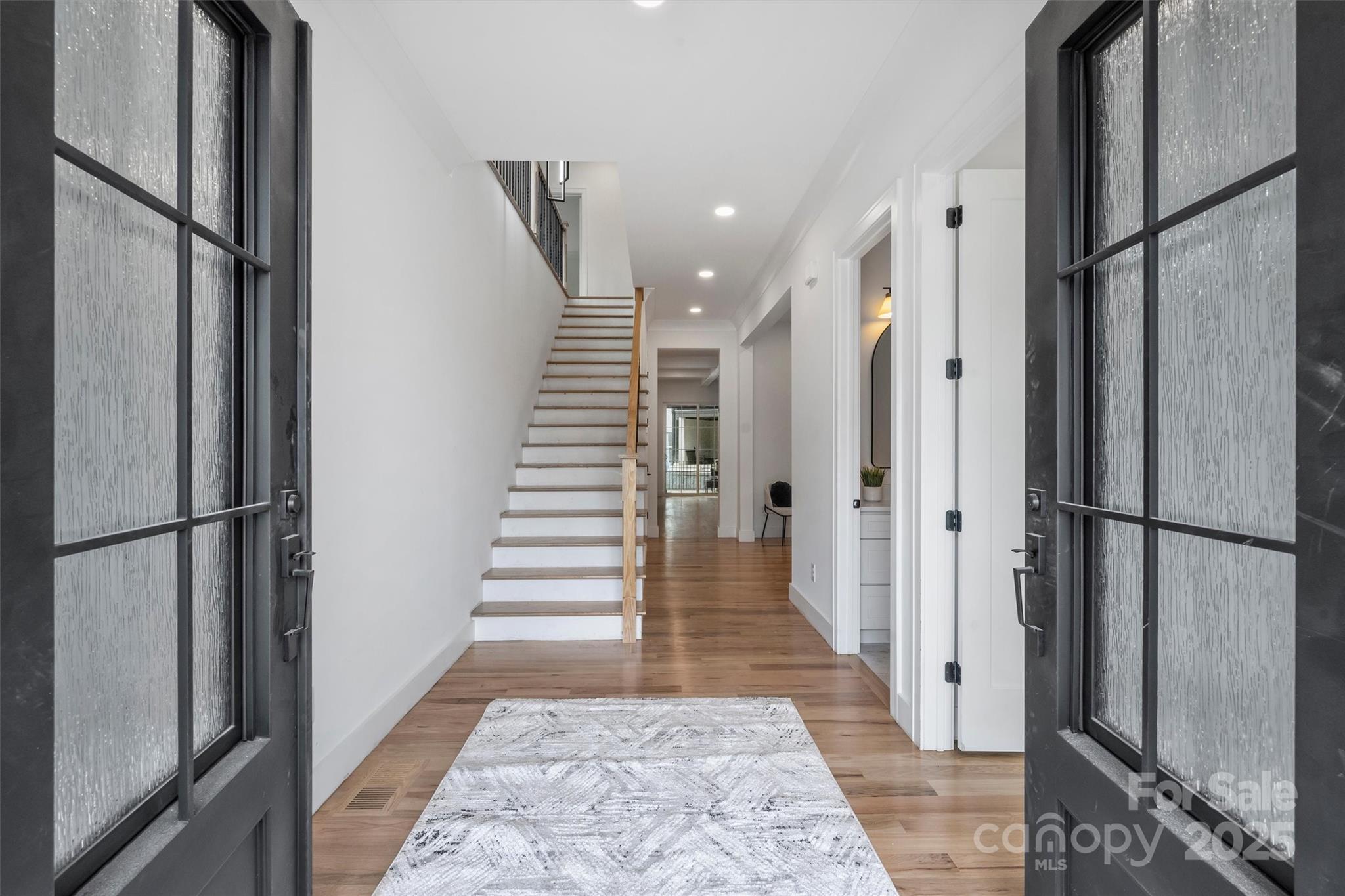 910 Everett Place