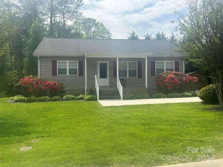 Great home located on a beautiful corner lot. Split floor plan with two bedrooms and one full bathroom on each
side. Nice rear deck with privacy trees creating a peaceful environment. 
New roof, newer heating and air system.