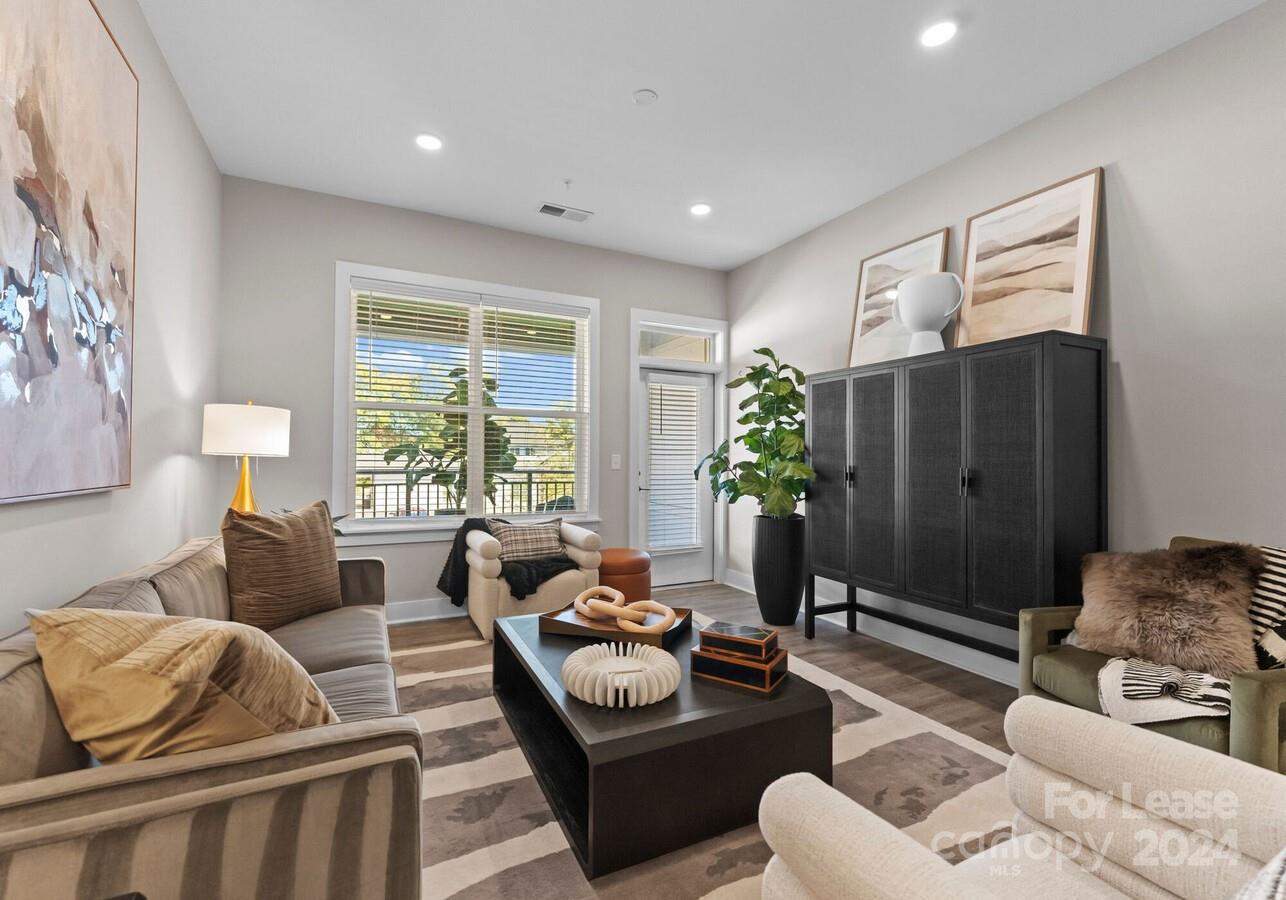Charlotte, North Carolina 28209, United States, 3 Bedrooms Bedrooms, ,3 BathroomsBathrooms,Residential,Active,53846