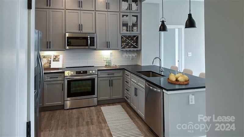 Charlotte, North Carolina 28209, United States, 3 Bedrooms Bedrooms, ,3 BathroomsBathrooms,Residential,Active,53846