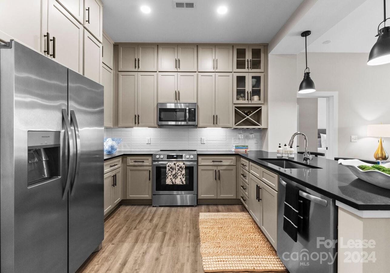 Charlotte, North Carolina 28209, United States, 3 Bedrooms Bedrooms, ,3 BathroomsBathrooms,Residential,Active,53846