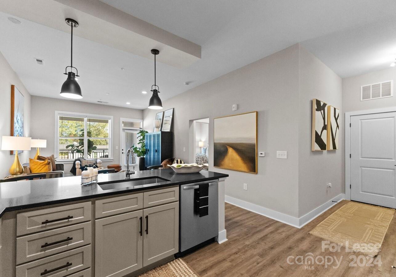 Charlotte, North Carolina 28209, United States, 3 Bedrooms Bedrooms, ,3 BathroomsBathrooms,Residential,Active,53846