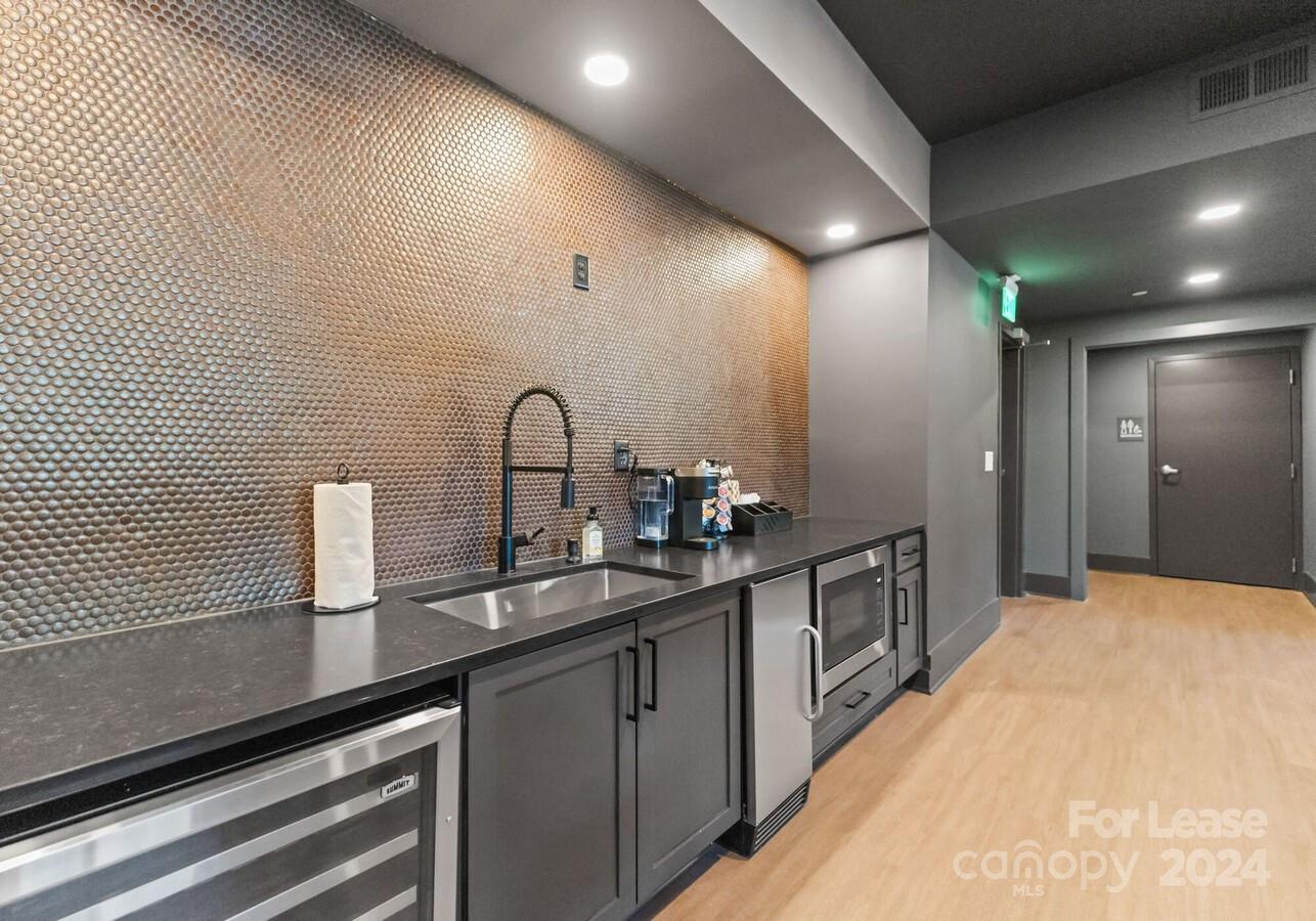 Charlotte, North Carolina 28209, United States, 3 Bedrooms Bedrooms, ,3 BathroomsBathrooms,Residential,Active,53846
