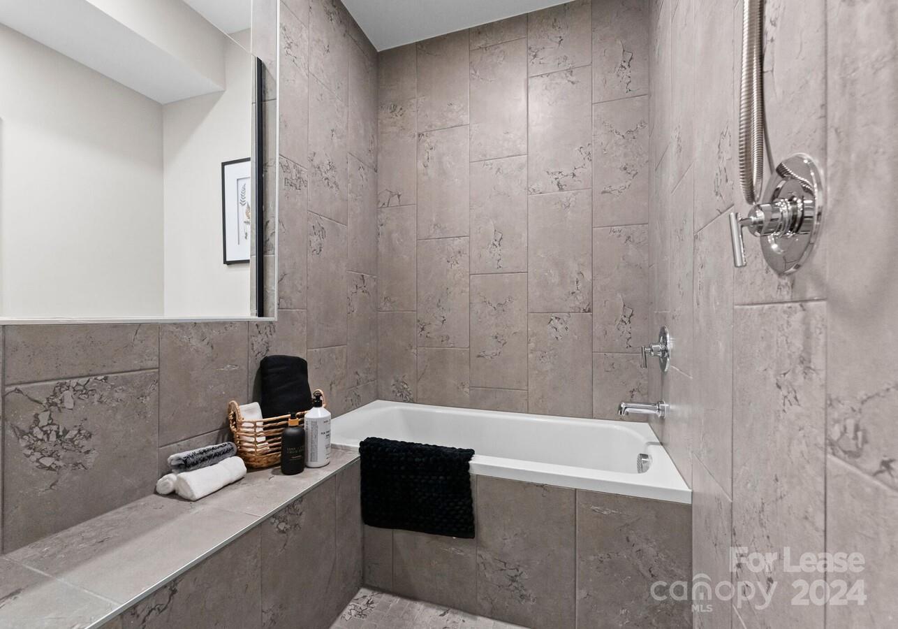 Charlotte, North Carolina 28209, United States, 3 Bedrooms Bedrooms, ,3 BathroomsBathrooms,Residential,Active,53846