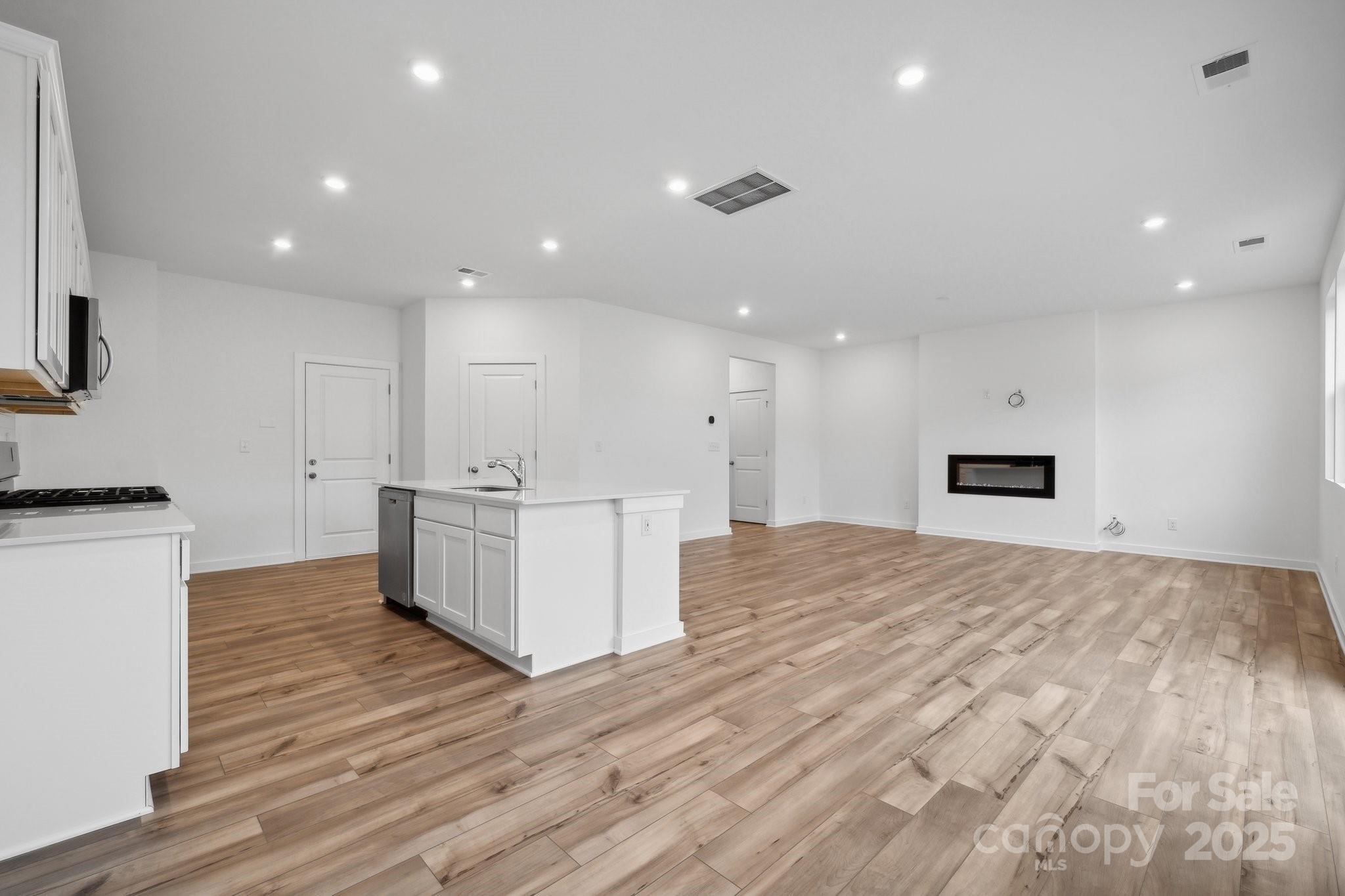 807 Olde England Lane