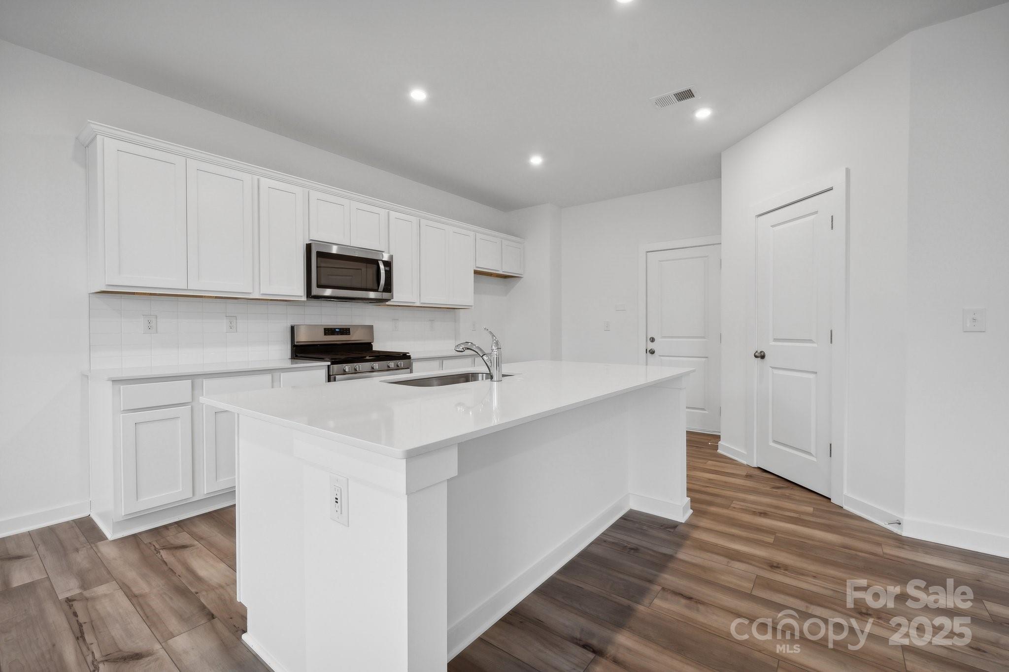 807 Olde England Lane