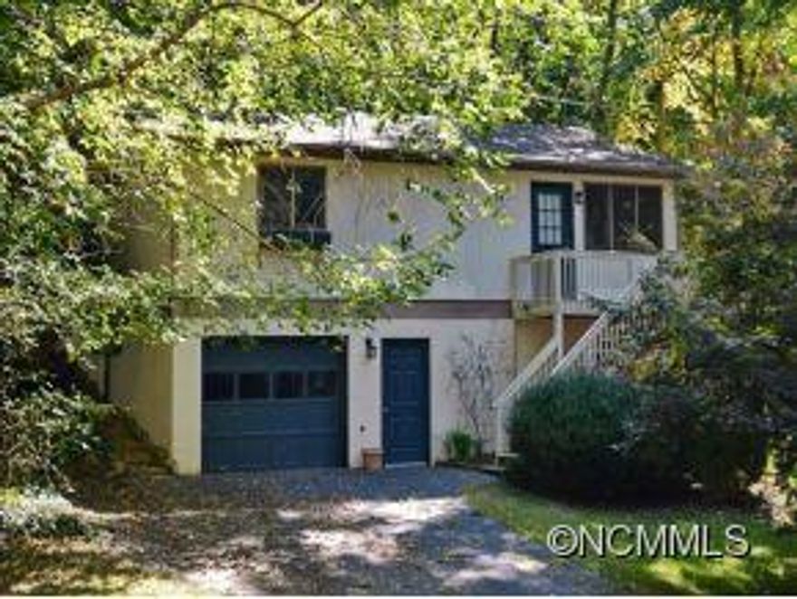 LOCATION LOCATION LOCATION in this 3 bedroom 2 bath home in Beverly Hills. Large bedrooms. Open floor plan. Huge covered back deck. Wooded lot for privacy. Home warranty.