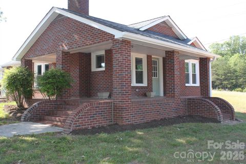 Photo of 6337 US Highway 21 Highway, Jonesville, NC 28642 (MLS # 4383914)