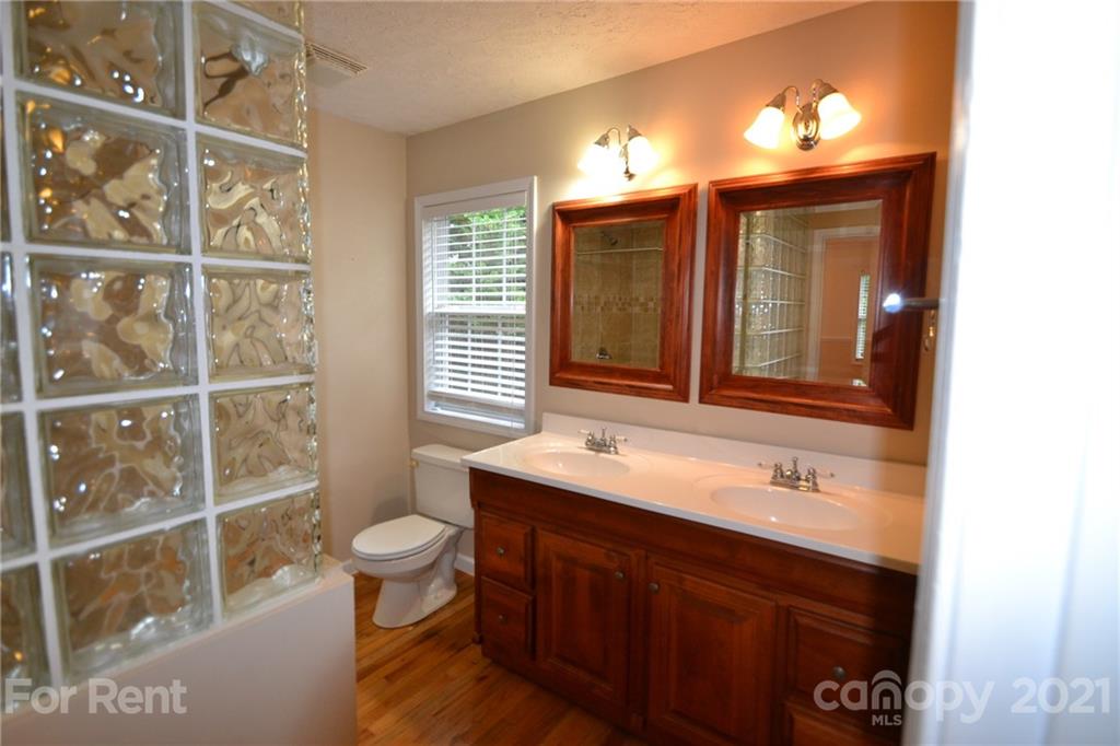 Hickory Hollow - Residential Lease