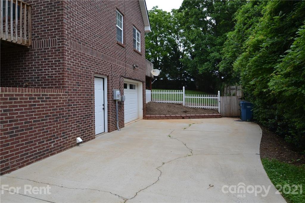 Hickory Hollow - Residential Lease