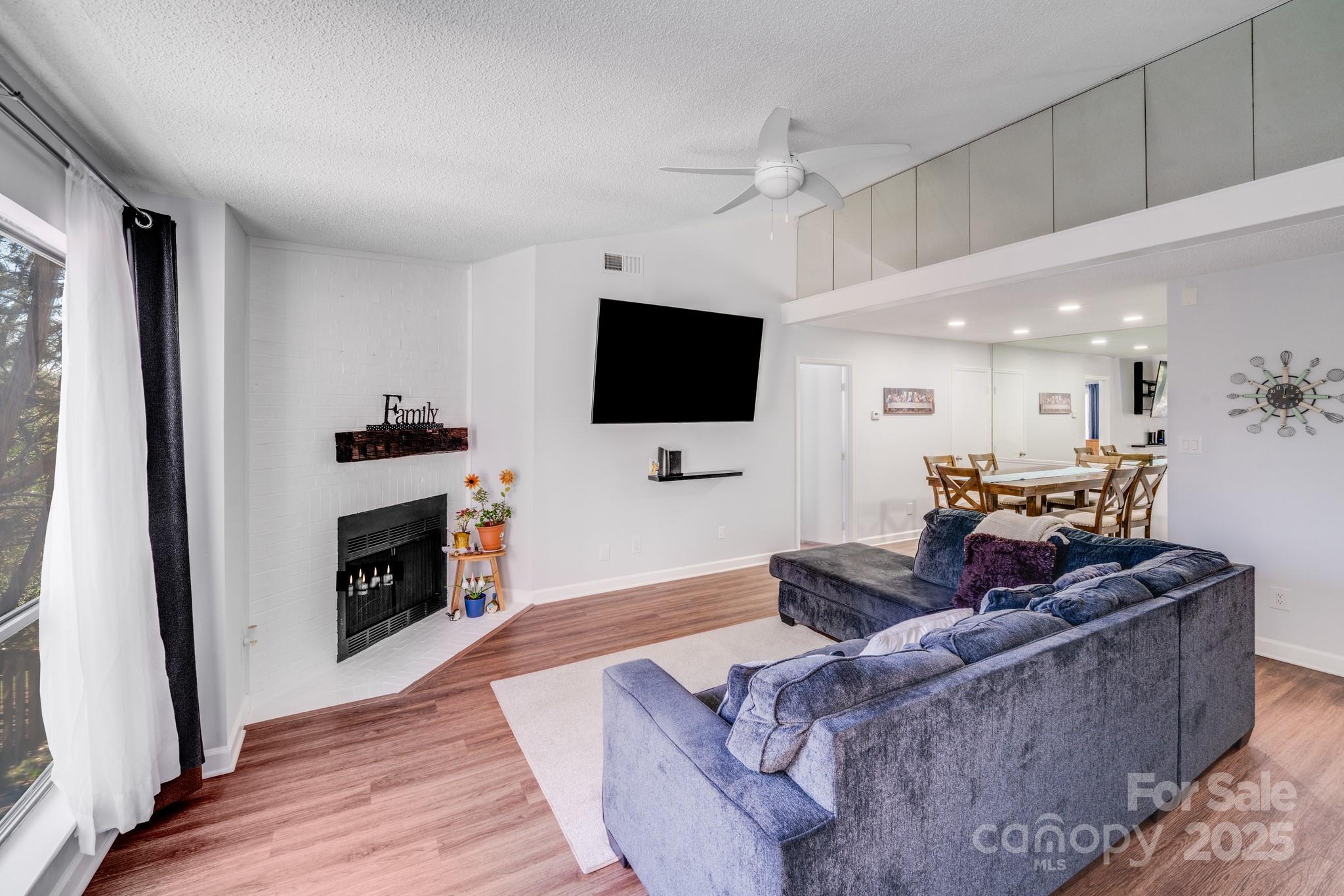 1606 Sharon Road W