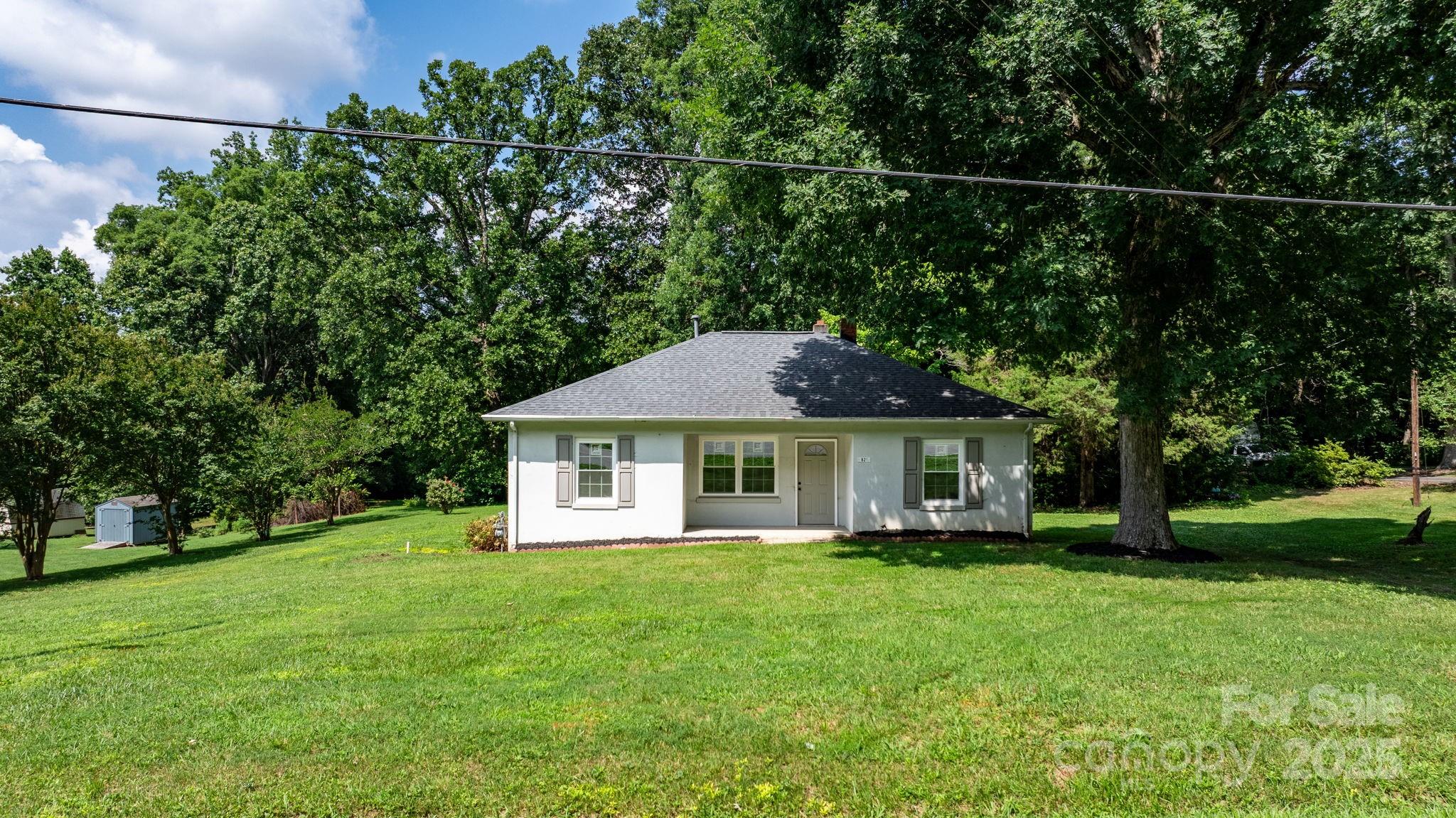 921 Spencer Road NE