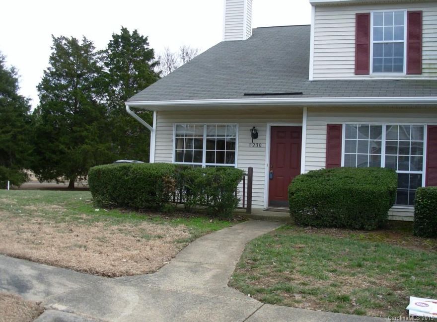 Beautiful End unit Townhouse in desirable location on Golf Course. 3 specious Bedrooms, 2 Baths (Floor plan allow for Master Down or Upstairs), Two Story great room w/ Cathedral Ceiling and beautiful stone fireplace, large kitchen w/separate dining area It is conveniently located in the South Charlotte. Minutes from Stone Crest & Blakeney Shopping Centers. Easy Access to 485, Providence & Rea