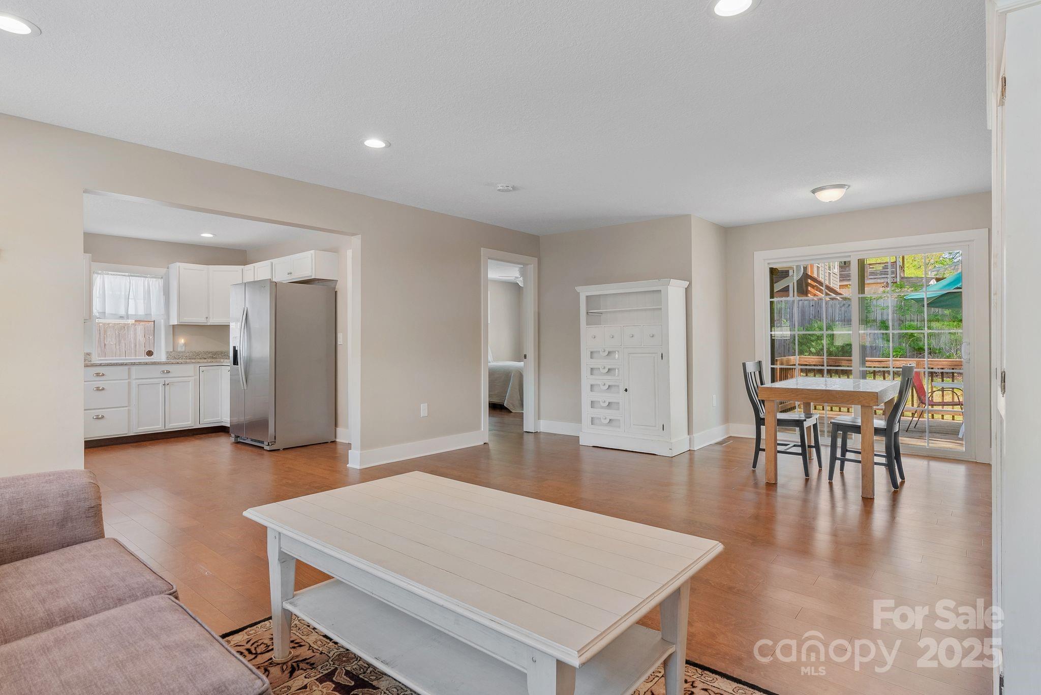 11 W Keesler Street