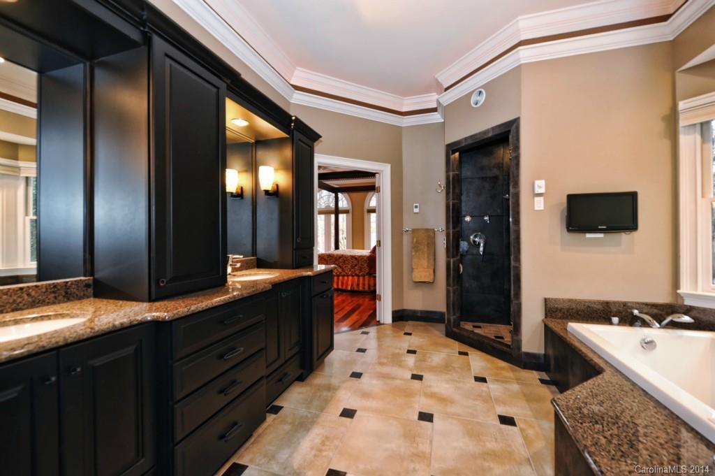 The Peninsula - Residential