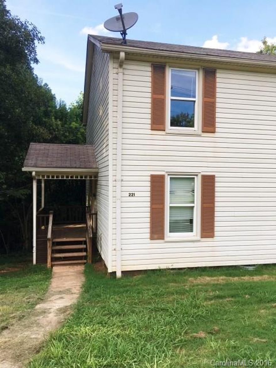 Welcome to this remodeled unit. This home features new carpet, vinyl and all new paint. This home has two bedrooms upstairs and a great room or possible third bedroom/ bonus. This home will not last long.
All utilities are tenants responisibilities